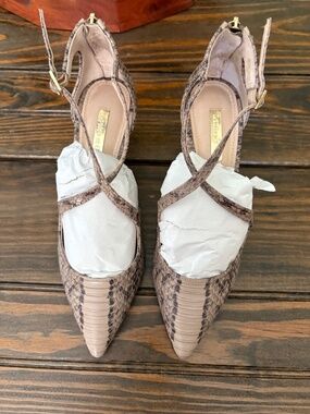 Louise Et CIE Jena Barley-Junior Snake Heels Criss Cross Buckle Pointy Pump 7